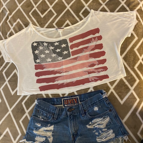Levi's Denim - Levi’s Flag Shorts & blush Off the Shoulder Tee